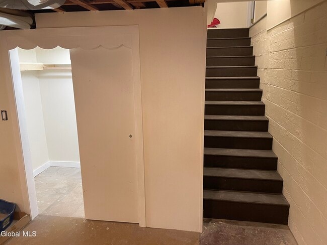 Building Photo - 13 Richards Dr