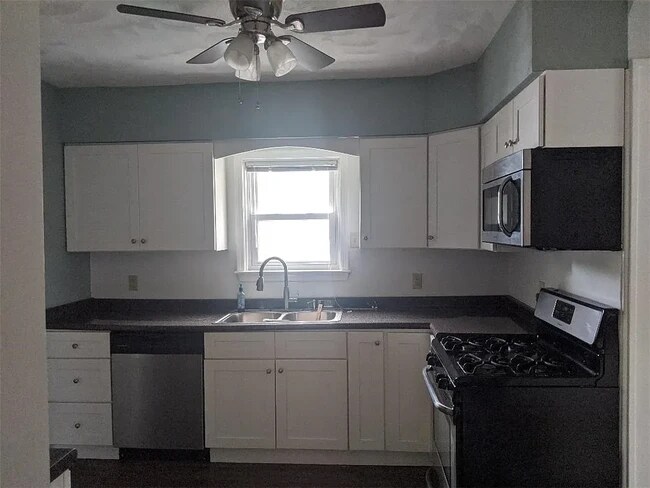 Building Photo - 338 Shenley Dr