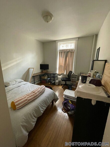 Building Photo - 38 Hemenway St