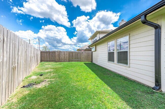 Building Photo - 5006 Riverbridge Ct