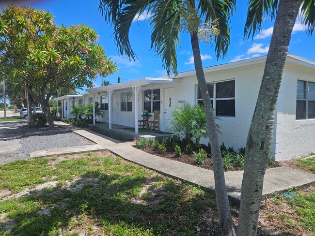 Building Photo - 1121 11th St