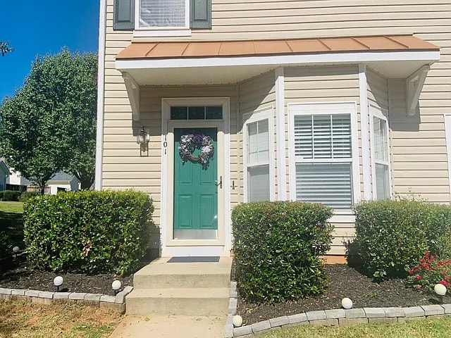 Building Photo - 2201 Raven Rd