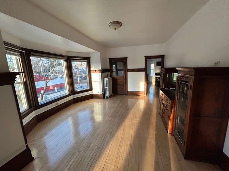 Building Photo - 2379 S Howell Ave