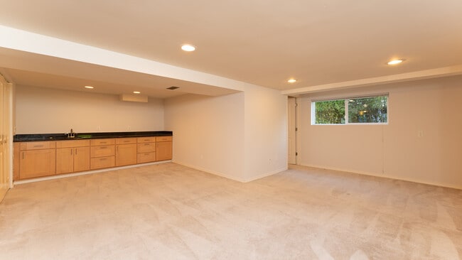 Building Photo - 15323 SE 42nd St
