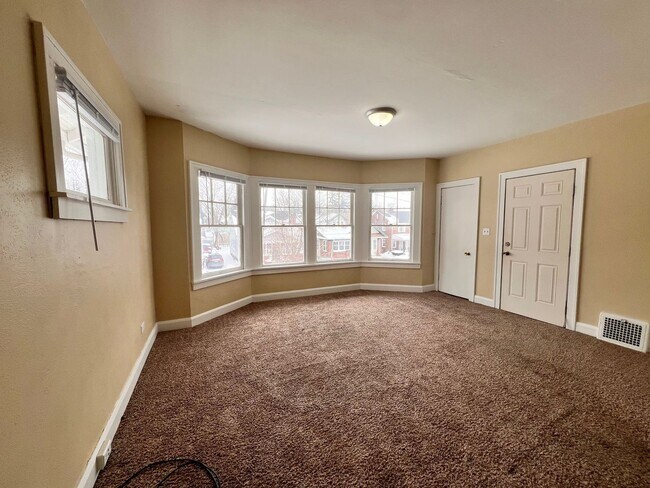 Building Photo - 1947 Sussex Pl