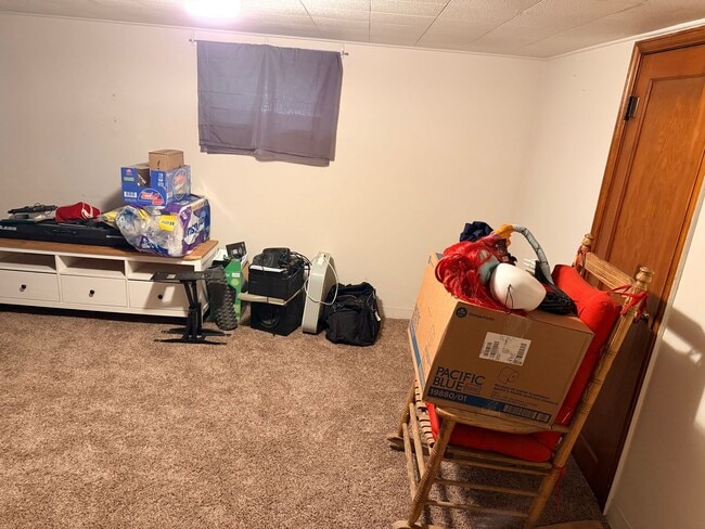 Building Photo - Spacious and Updated 4 Bed, 2 bath!!