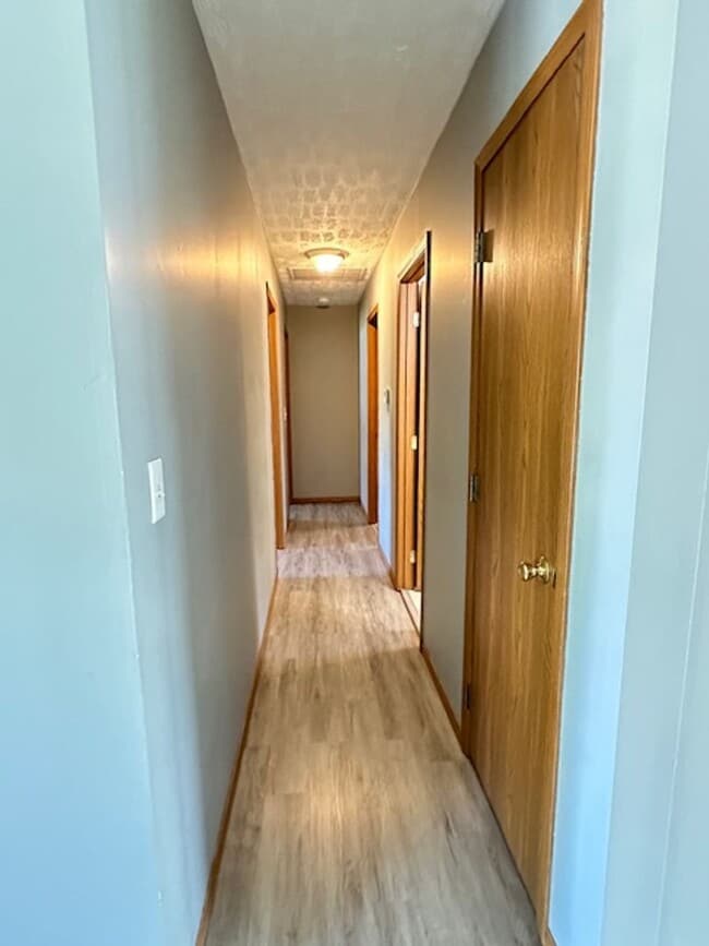 Building Photo - Walnut Grove House 3 Bedroom 1 Bath + covered car port!