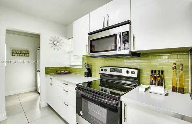 Building Photo - 4420 NW 30th Ct