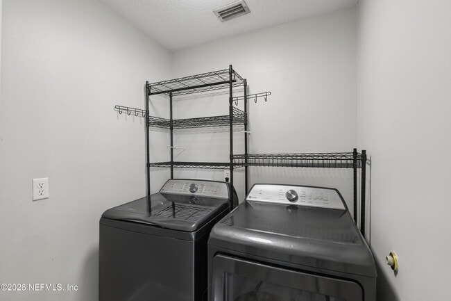 Building Photo - 204 Crosstern Ct