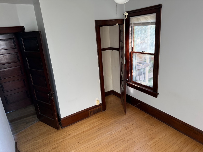 Building Photo - 713-715-715 E Russell Ave
