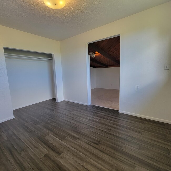 Building Photo - 15-1662-1662 Paradise Dr