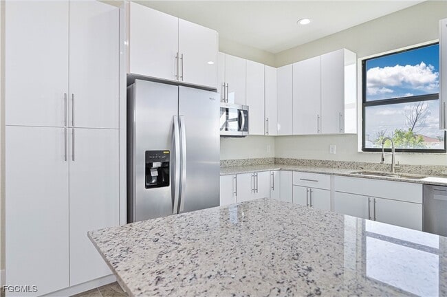 Building Photo - 1638 NW 36th Pl