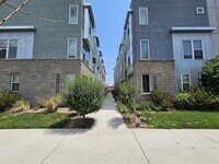 Building Photo - 868 Kalamath St