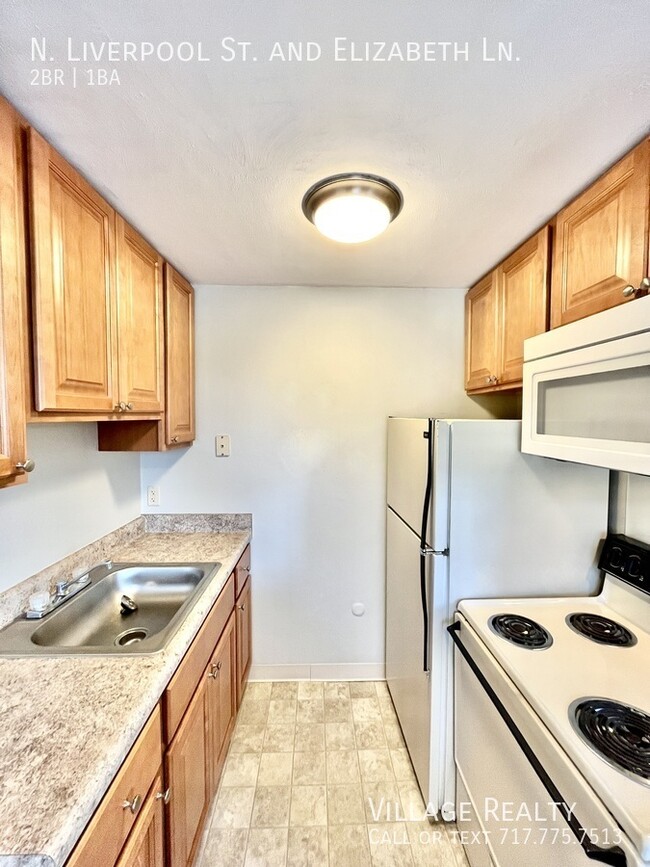 Building Photo - Few Steps! Top floor! Affordable 2-Bed wit...