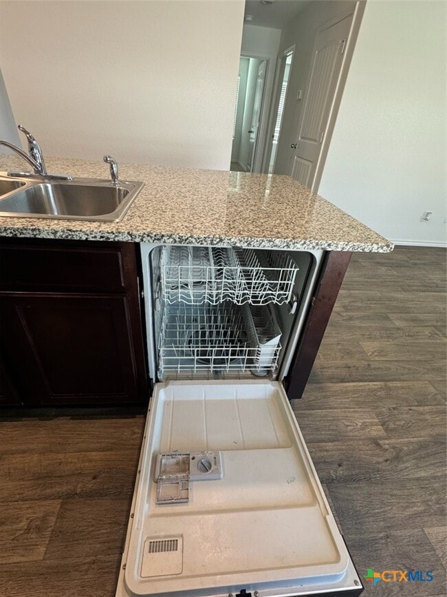 Building Photo - 908 Adler Way