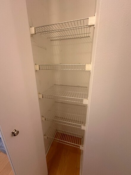 Building Photo - 1212 N La Salle Dr