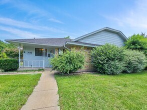 Building Photo - Coming Soon! 4 BR/2BA | Newly Renovated Single Family Home | Covered Patio | In Waxahachie!