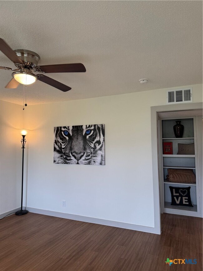 Building Photo - 2109 W Avenue B