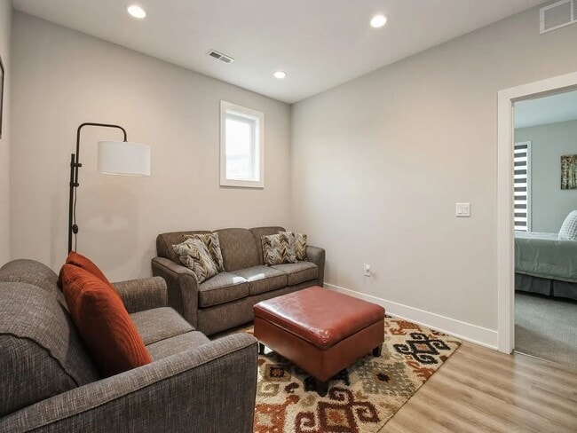 Building Photo - Luxurious 3-Bedroom, 2-Bathroom Townhouse ...