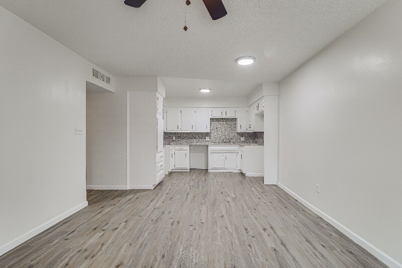 Building Photo - 1005 Mira Loma Dr