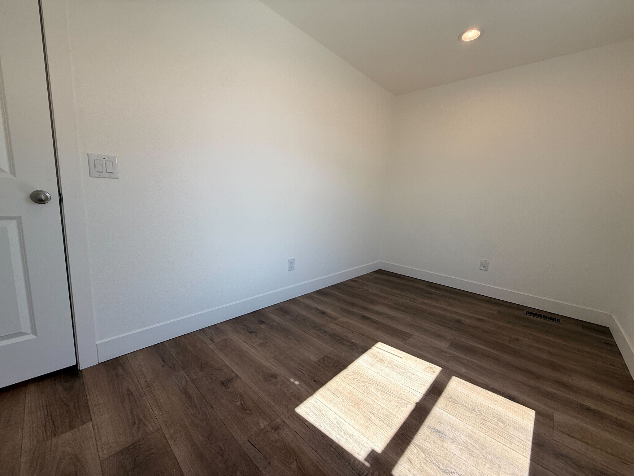 Building Photo - 3601 E Wyoming Ave