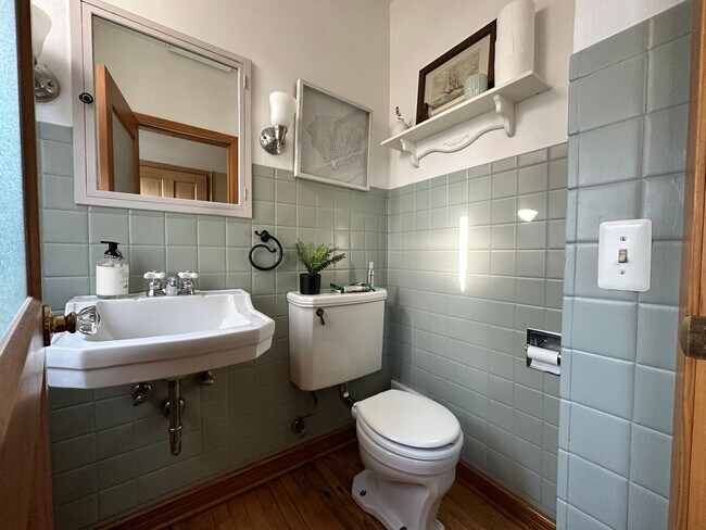 Building Photo - Fully Furnished 3 Bedroom Historic Home in Minneapolis