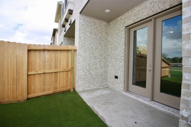 Building Photo - 6542 Scarlet Pond Ln