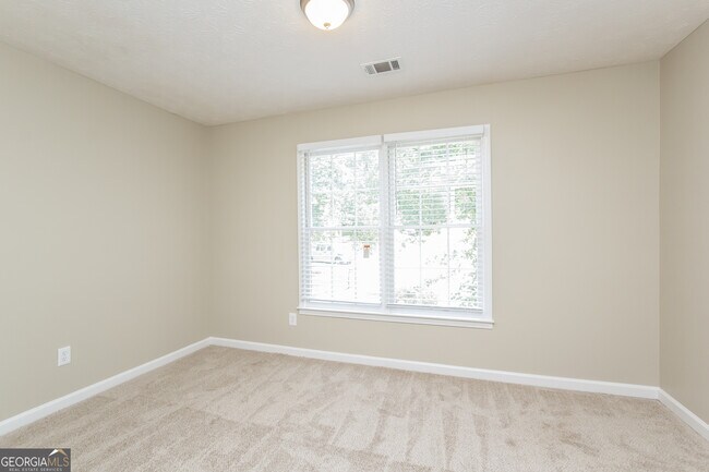 Building Photo - 660 Scenic View