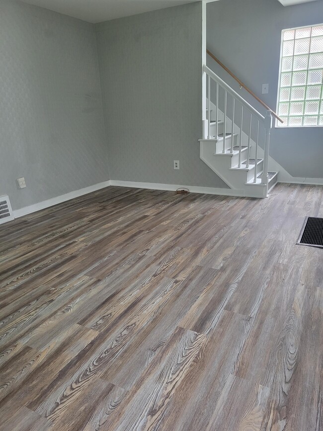 Building Photo - 2436 Laketon Rd