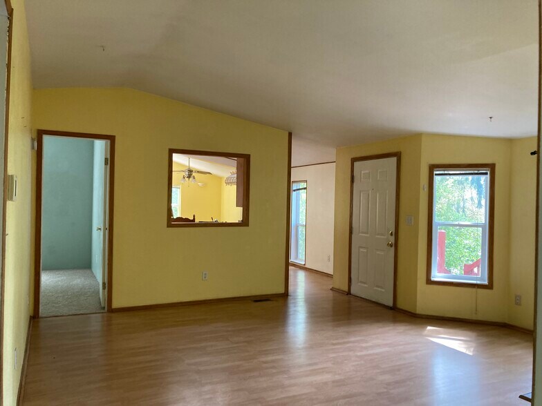 Building Photo - 34390 SE Moss Hill Rd