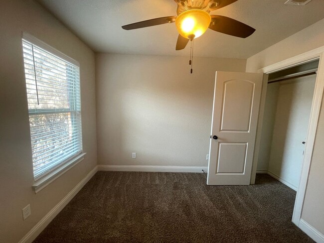 Building Photo - FREE October $$$ 3/2.5 Townhome w/ STUNNIN...