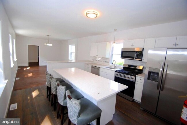 Building Photo - 217 Wood St