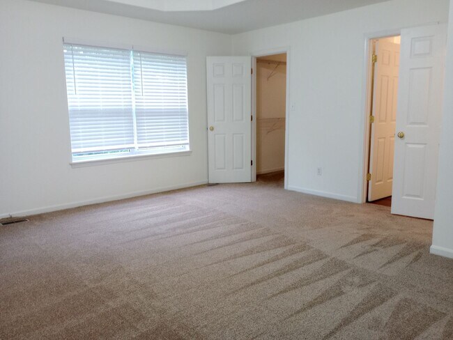 Building Photo - 5005-5007 Carrie Ridge Dr.