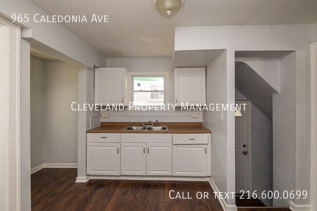 Building Photo - 965 Caledonia Ave