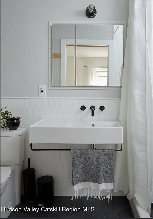 Building Photo - 20 Millrock Rd