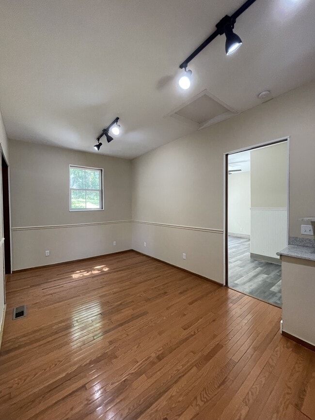 Building Photo - 3206 Campbell St