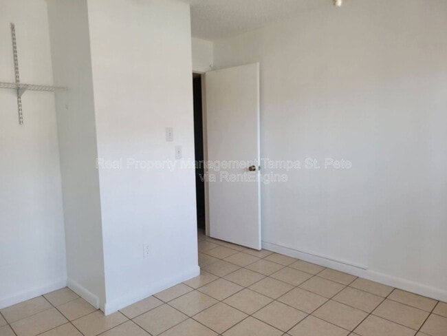 Building Photo - 4903 Myrtle Oak Dr