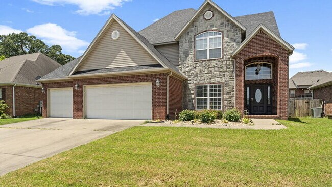 Building Photo - 3900 SW Grey Hawk Dr