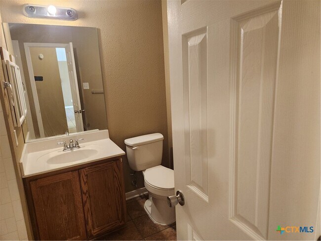 Building Photo - 2207 Bluebonnet Dr