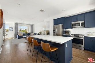 Building Photo - 13151 Victory Blvd