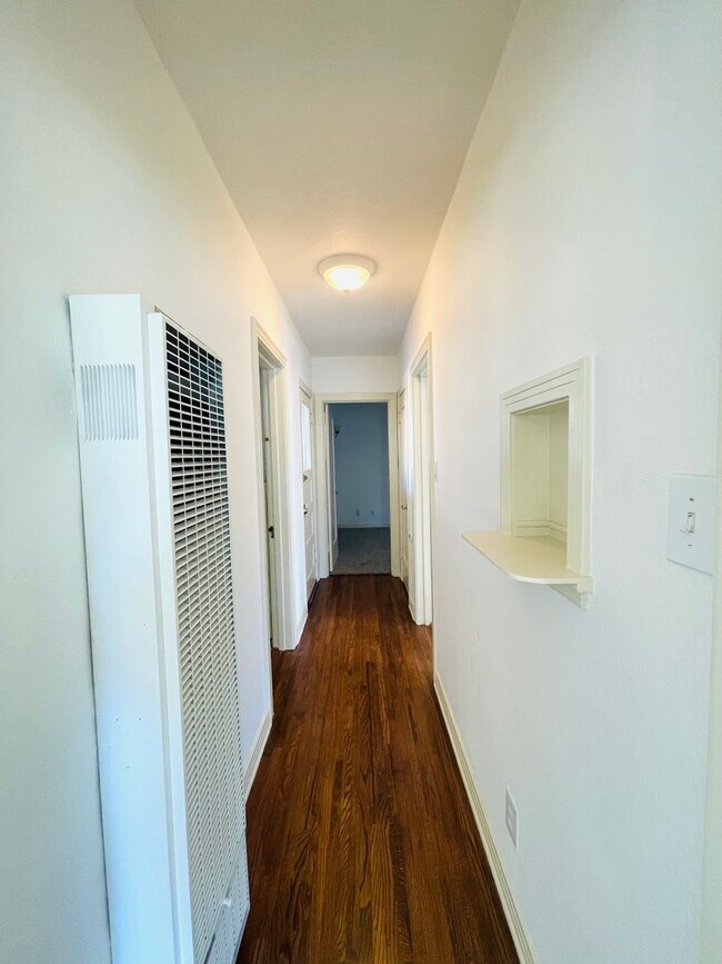 Building Photo - 482