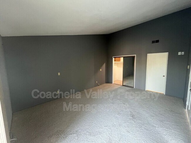 Building Photo - 36532 Vía Abeja