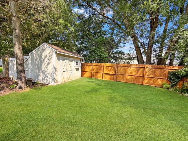 Building Photo - 714 Walnut Ln