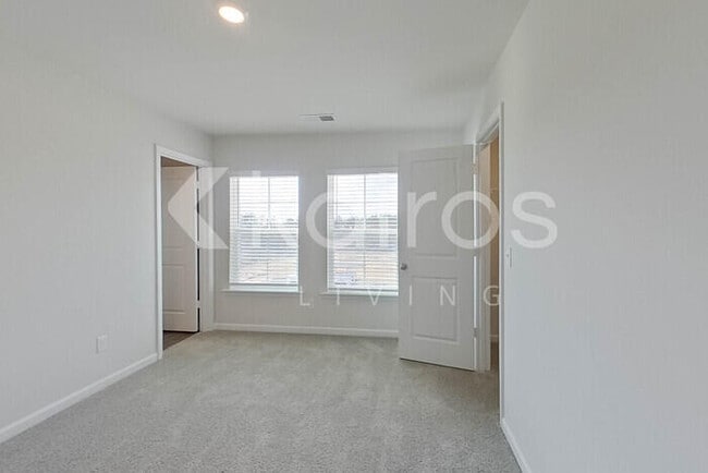 Building Photo - 2241 Banyon Cir