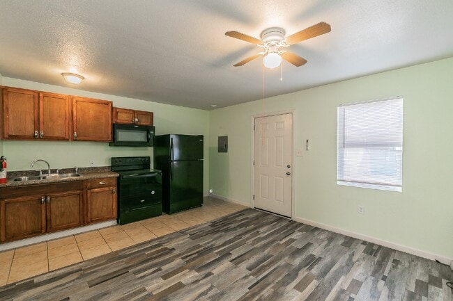 Building Photo - ALL BILLS PAID spacious 1-1