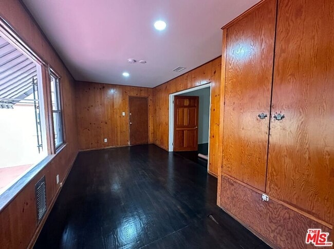 Building Photo - 2143 N Commonwealth Ave