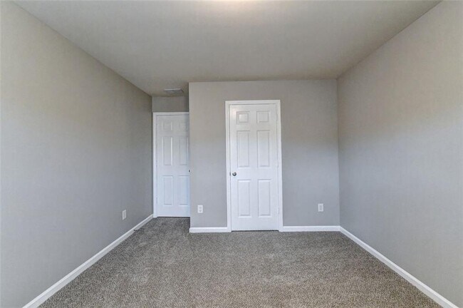 Building Photo - 3070 Centerglen Ln