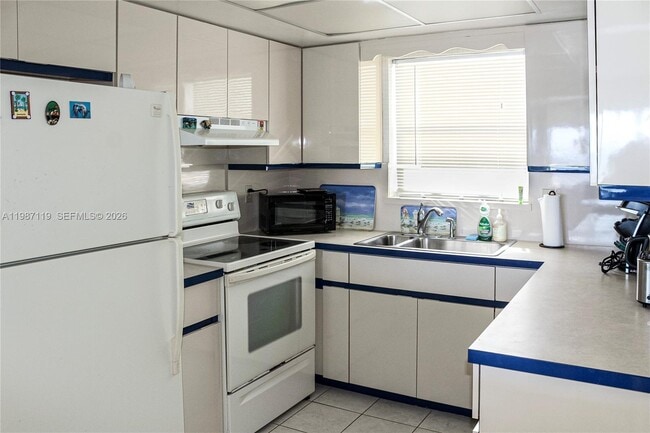 Building Photo - 1750 S Ocean Blvd