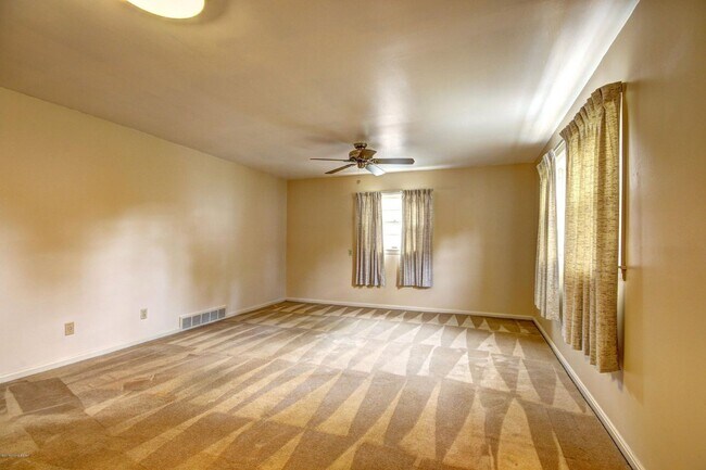 Building Photo - Available NOW - 4 beds/ 2 baths - $2,000/mo