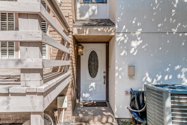 Building Photo - 708 Fowler St